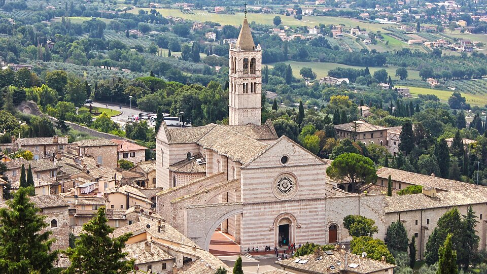 /images/r/assisi-italy/c960x540g2-906-3210-2710/assisi-italy.jpg